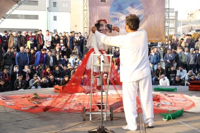 گزارش تصویری از اولین اجرای چمدان های من در سی و هفتمین جشنواره ی بین المللی تئاتر فجر - کارگردان: مختار محمدی_عکس: نیلوفر جوانشیر‎
