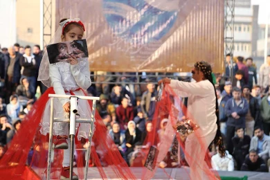 گزارش تصویری از اولین اجرای چمدان های من در سی و هفتمین جشنواره ی بین المللی تئاتر فجر - کارگردان: مختار محمدی_عکس: نیلوفر جوانشیر‎
