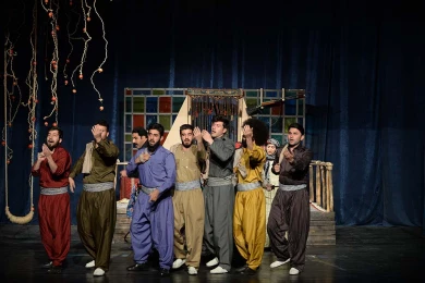 گزارش تصویری از اولین اجرای رسم عاشقی آب ها در سی و هفتمین جشنواره ی بین المللی تئاتر فجر - کارگردان:محمد اسماعیل بیگی_عکس:کاوه کرمی