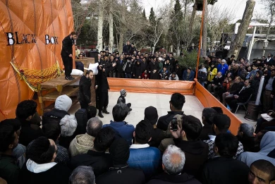 گزارش تصویری از اولین اجرای نمایش اهم در سی و هفتمین جشنواره ی بین المللی تئاتر فجر -کارگردان: مسعود ابراهیمی-عکس:رضا معطریان-مکان:محوطه پارک دانشجو‎