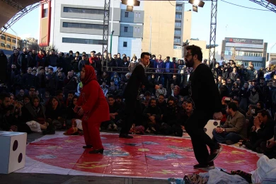 گزارش تصویری از اولین اجرای نمایش تیک تاک در سی و هفتمین جشنواره ی بین المللی تئاتر فجر -کارگردان:نازیلا امینی-عکس:میلاد میرزا علی