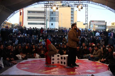 گزارش تصویری از اولین اجرای نمایش تیک تاک در سی و هفتمین جشنواره ی بین المللی تئاتر فجر -کارگردان:نازیلا امینی-عکس:میلاد میرزا علی