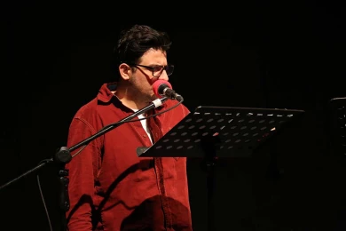گزارش تصویری از اولین اجرای نمایش رادیویی حفره ای در زمین در سی و هفتمین جشنواره ی بین المللی تئاتر فجر -کارگردان: نازنین مهیمنی- عکس:رز ارغوان