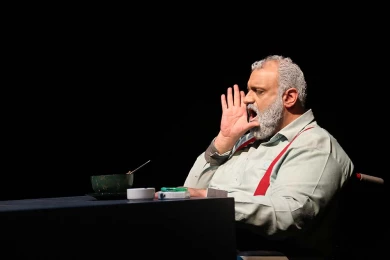 گزارش تصویری از اولین اجرای نمایش ما داریم از این خانه میریم در سی و هفتمین جشنواره ی بین المللی تئاتر فجر -کارگردان: حسین اکبر پور-عکس:رز ارغوان