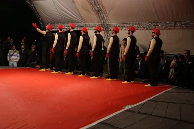 گزارش تصویری از اولین اجرای نمایش این کجا آن کجا در سی و هفتمین جشنواره ی بین المللی تئاتر فجر -کارگردان: پژمان شاهوردی-عکس:نیلوفر جوانشیر