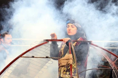 گزارش تصویری از اولین اجرای نمایش لازمان لا مکان در سی و هفتمین جشنواره ی بین المللی تئاتر فجر -کارگردان:مارال ایزد بخش-عکس:نیلو فر جوانشیر