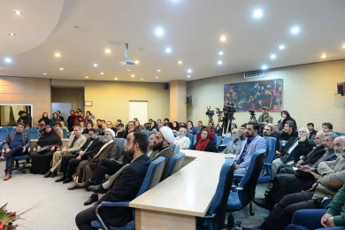 مراسم رونمایی از کتاب چهل سال نمایش با حضور سید مجتبی حسینی معاون وزیر فرهنگ و ارشاد در تالار مشاهیر تئاتر شهر برگزار شد.عکس:کاوه کرمی‎