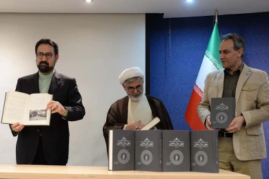 مراسم رونمایی از کتاب چهل سال نمایش با حضور سید مجتبی حسینی معاون وزیر فرهنگ و ارشاد در تالار مشاهیر تئاتر شهر برگزار شد.عکس:کاوه کرمی‎