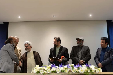 مراسم رونمایی از کتاب چهل سال نمایش با حضور سید مجتبی حسینی معاون وزیر فرهنگ و ارشاد در تالار مشاهیر تئاتر شهر برگزار شد.عکس:کاوه کرمی‎