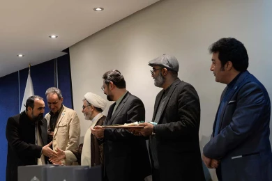 مراسم رونمایی از کتاب چهل سال نمایش با حضور سید مجتبی حسینی معاون وزیر فرهنگ و ارشاد در تالار مشاهیر تئاتر شهر برگزار شد.عکس:کاوه کرمی‎