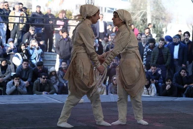 گزارش تصویری از اولین اجرای نمایش بیگانگی در سی و هفتمین جشنواره ی بین المللی تئاتر فجر -کارگردان: غنچه شکوهیان-عکس:نیلوفر جوانشیر
