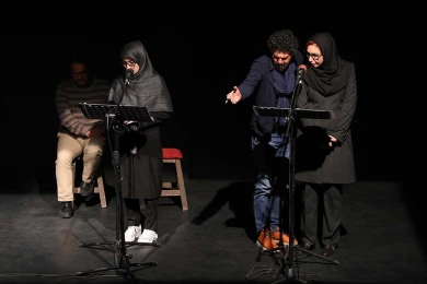 گزارش تصویری از اولین اجرای نمایش رادیویی عزت تا ثریا در سی و هفتمین جشنواره ی بین المللی تئاتر فجر -کارگردان: آرش جمالی الدینی-عکس:کیارش مسیبی