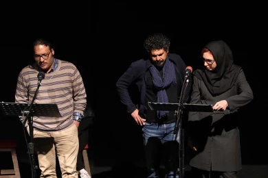 گزارش تصویری از اولین اجرای نمایش رادیویی عزت تا ثریا در سی و هفتمین جشنواره ی بین المللی تئاتر فجر -کارگردان: آرش جمالی الدینی-عکس:کیارش مسیبی