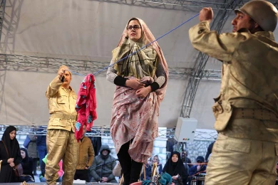 گزارش تصویری از اولین اجرای نمایش ماشین زمان در سی و هفتمین جشنواره ی بین المللی تئاتر فجر -کارگردان:محمد یوسفی زاده_عکس:نیلوفر جوانشیر