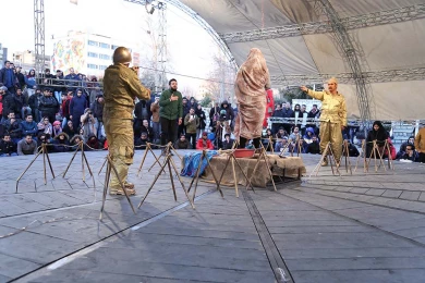 گزارش تصویری از اولین اجرای نمایش ماشین زمان در سی و هفتمین جشنواره ی بین المللی تئاتر فجر -کارگردان:محمد یوسفی زاده_عکس:نیلوفر جوانشیر