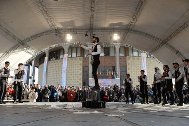 گزارش تصویری از اولین اجرای نمایش u-turn2 در سی و هفتمین جشنواره ی بین المللی تئاتر فجر -کارگردان:داریوش نصیری_عکس: کاوه کرمی