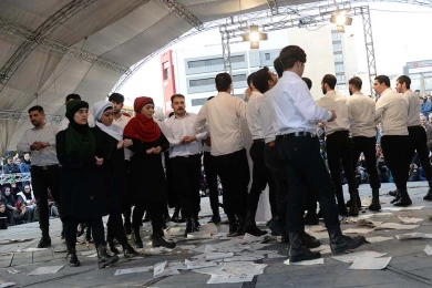 گزارش تصویری از اولین اجرای نمایش u-turn2 در سی و هفتمین جشنواره ی بین المللی تئاتر فجر -کارگردان:داریوش نصیری_عکس: کاوه کرمی
