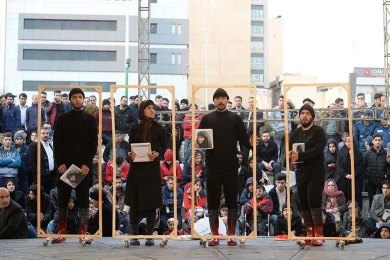 گزارش تصویری از اولین اجرای نمایش خدیجه در سی و هفتمین جشنواره ی بین المللی تئاتر فجر -کارگردان:داوود ابراهیمی_عکس: کاوه کرمی