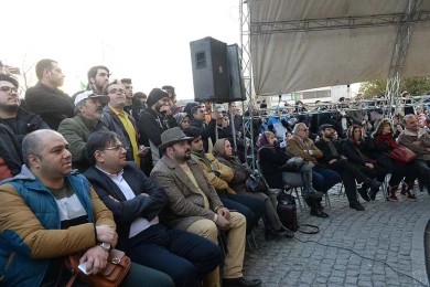 دبیر سی  و هفتمین جشنواره فجر و مدیر عامل انجمن هنرهای نمایشی میهمان جشنواره ی تئاتر فجر