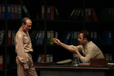 گزارش تصویری از اولین اجرای نمایش لانچر5 در سی و هفتمین جشنواره ی بین المللی تئاتر فجر -کارگردان: مسعود صرامی و پویا سعیدی-عکس:سیامک زمردی مطلق