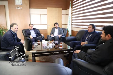 نشست دبیر جشنواره تئاتر فجر با مدیران شهرداری منطقه 11
