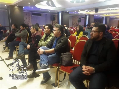 نشست صمیمانه مدیرکل هنرهای نمایشی با شرکت‌کنندگان در همایش برگزیدگان جشنواره‌های تئاتر استان‌ها
