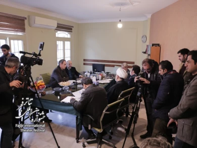 بازدید سیدعباس صالحی از دبیرخانه جشنواره بین‌المللی تئاتر فجر