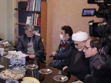 بازدید سیدعباس صالحی از دبیرخانه جشنواره بین‌المللی تئاتر فجر