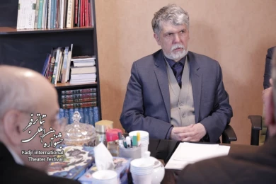 بازدید سیدعباس صالحی از دبیرخانه جشنواره بین‌المللی تئاتر فجر