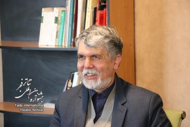 بازدید سیدعباس صالحی از دبیرخانه جشنواره بین‌المللی تئاتر فجر