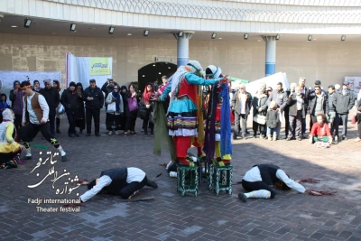 مروری بر اجراهای دومین روز از نمایش‌های خیابانی جشنواره بین المللی تئاتر فجر