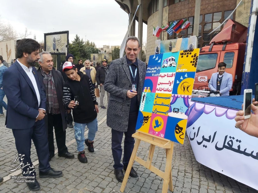 «تئاترول» اتفاق بزرگی در عرصه تئاتر خیابانی محسوب می‌شود 2