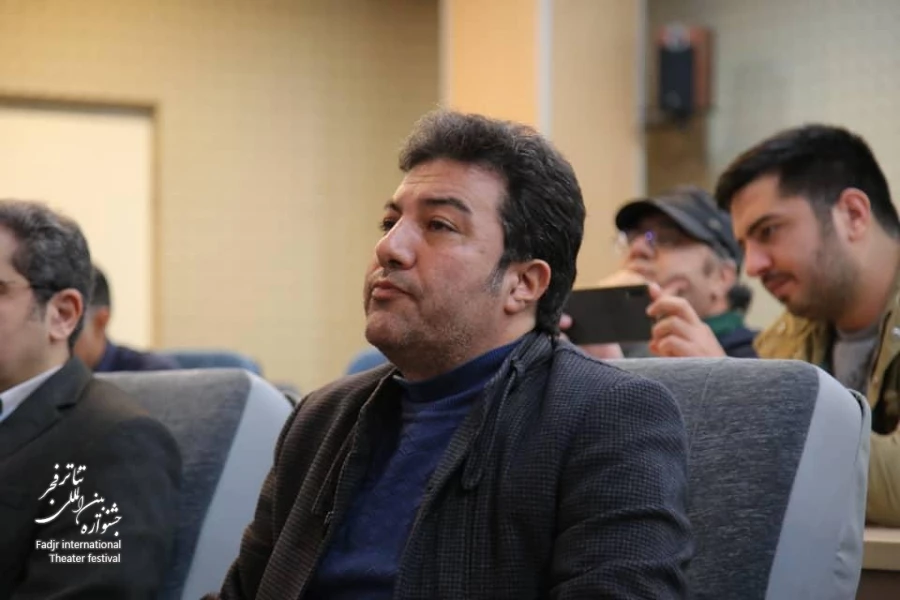 مروری بر مراسم رونمایی از کتاب تاریخچه و سایت جشنواره بین المللی تئاتر فجر