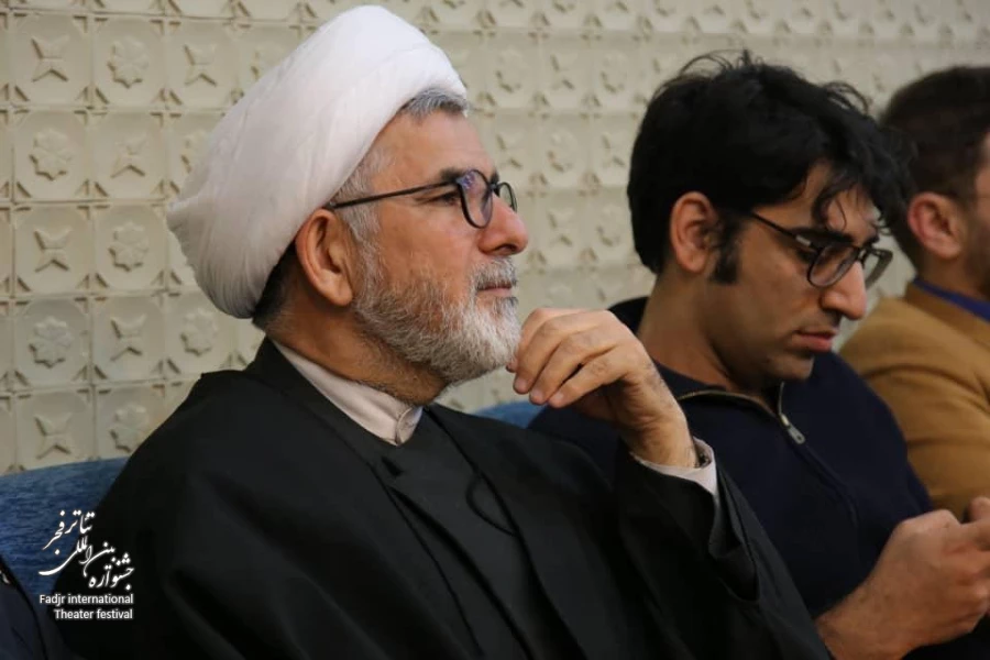 مروری بر مراسم رونمایی از کتاب تاریخچه و سایت جشنواره بین المللی تئاتر فجر