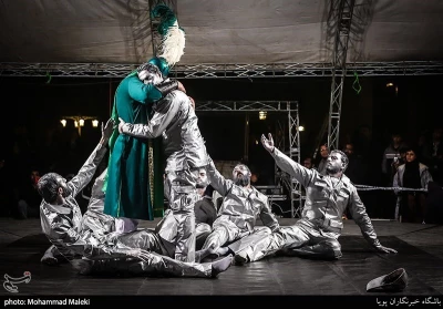 نمایش خیابانی سرباز - خبرگزاری تسنیم