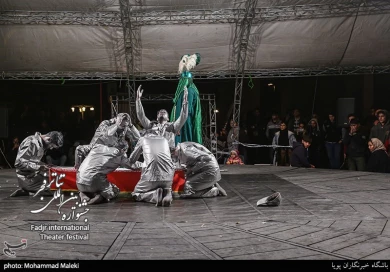 نمایش خیابانی سرباز - خبرگزاری تسنیم