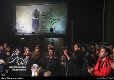 نمایش خیابانی سرباز - خبرگزاری تسنیم