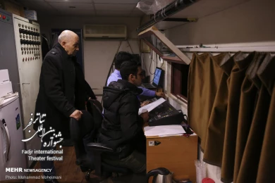 نمایش زنده رادیویی سردار عشق در سی و هشتمین جشنواره تئاتر فجر - خبرگزاری مهر