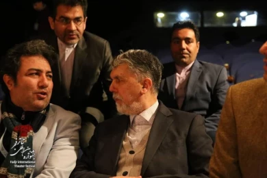 Minister visits Fadjr International Theater Festival