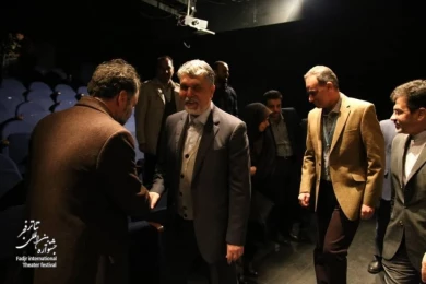 Minister visits Fadjr International Theater Festival