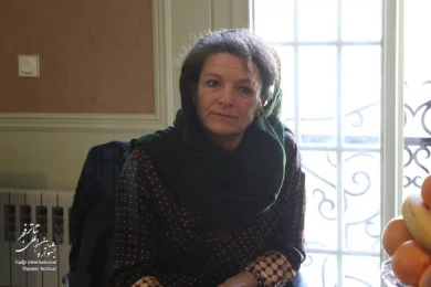 Director of "Ghost" plays with the secretary of Fadjr International Theater Festival