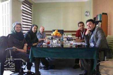 Director of "Ghost" plays with the secretary of Fadjr International Theater Festival