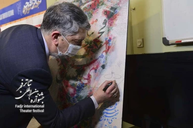 گزارش تصویری از بازدید وزیر فرهنگ و ارشاد اسلامی از ستاد برگزاری سی و نهمین جشنواره تئاتر فجر
