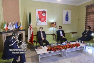 بازدید وزیر فرهنگ و ارشاد اسلامی از ستاد برگزاری جشنواره تئاتر فجر؛

سید عباس صالحی: ضبط حرفه‌ای نمایش‌ها، فرصتی جدید برای تقویت اقتصاد تئاتر و گسترش مخاطبان است