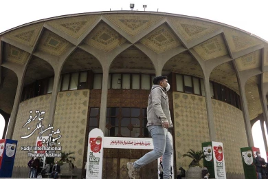 گزارش تصویری از محوطه تئاتر شهر و پهنه رودکی در ایام برگزاری سی و نهمین جشنواره سراسری تئاتر فجر