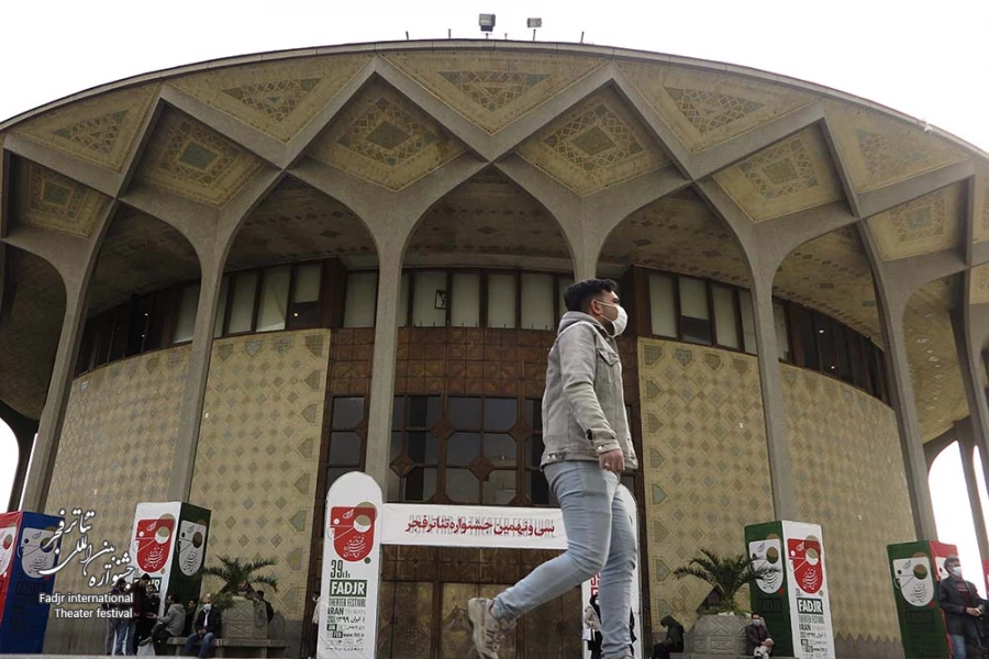 گزارش تصویری از محوطه تئاتر شهر و پهنه رودکی در ایام برگزاری سی و نهمین جشنواره سراسری تئاتر فجر