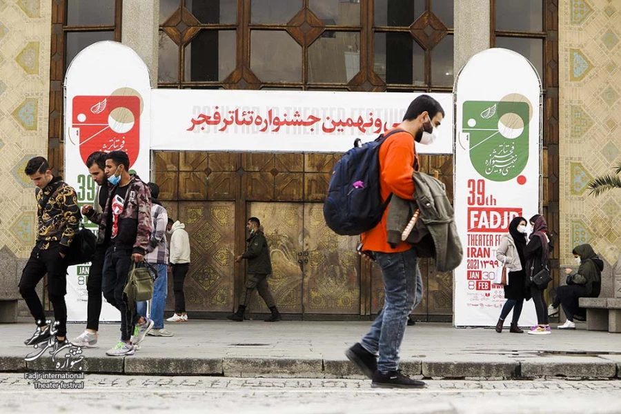 گزارش تصویری از محوطه تئاتر شهر و پهنه رودکی در ایام برگزاری سی و نهمین جشنواره سراسری تئاتر فجر