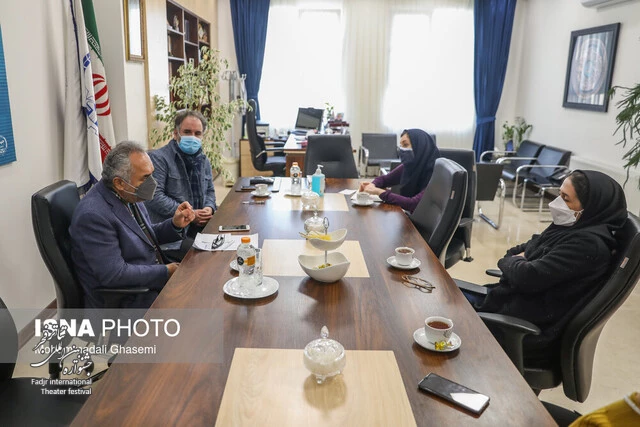 به هیچ نامی پایبند نبودیم / از هیچ کس دعوت نمی‌کنم 2