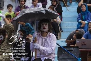 در گفتگو با مهر مطرح شد؛

برخی می‌خواهند در همه جشنواره‌های تئاتر باشند