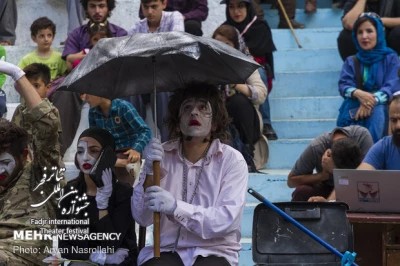 در گفتگو با مهر مطرح شد؛

برخی می‌خواهند در همه جشنواره‌های تئاتر باشند